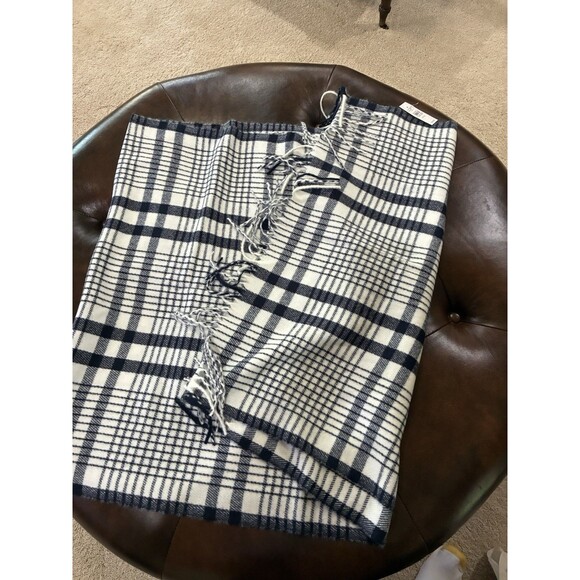 LOFT OUTLET WOMENS SCARF WITH FRINGE NAVY BLUE WHITE PLAID NWT OBLONG - Picture 1 of 2
